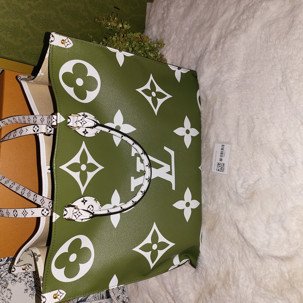Louis Vuitton AUTHENTIC MONOGRAM GIANT ONTHEGO GM WHITE KHAKI GREEN BEIGE Bag